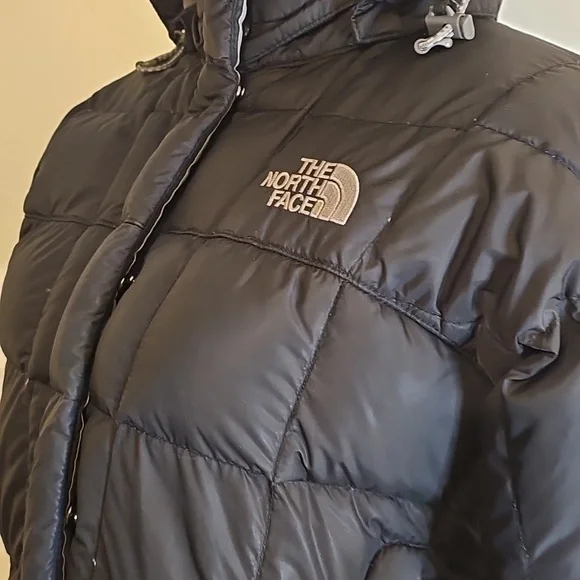 The North Face Women's Black Hooded Puffer Jacket 600 Fill - Picture 5 of 13